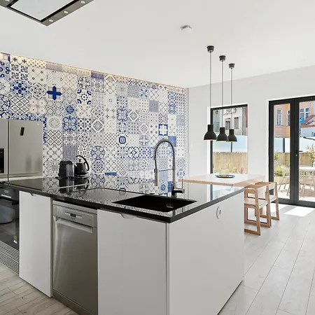Retreat To A Stylish Concept House In Prázdninový dům Porto