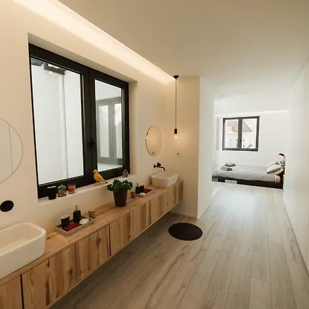 Nyaraló Retreat To A Stylish Concept House In Porto