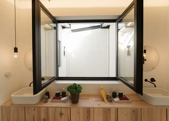 別荘 Retreat To A Stylish Concept House In