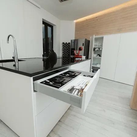 Retreat To A Stylish Concept House In Dom wakacyjny